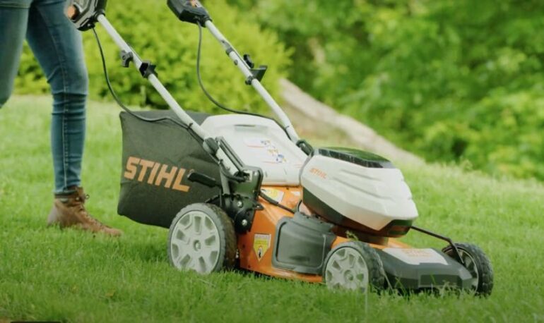 Stihl RMA 510 V Self-Propelled Lawn Mower - Pro Tool Reviews