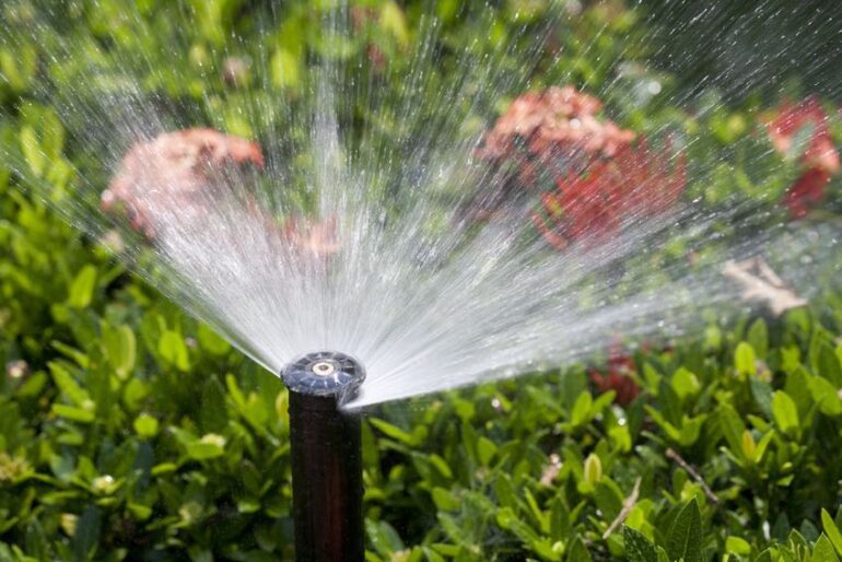 Best Lawn Sprinklers: Guide For Different Lawns And Budgets - Pro Tool ...