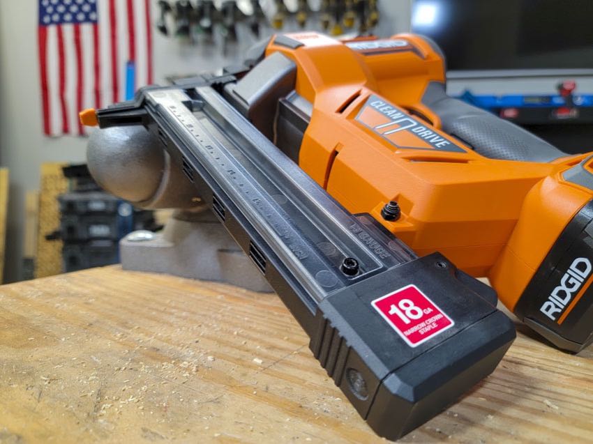 Ridgid 18V 11/2 inch Narrow Crown Stapler ToolKit