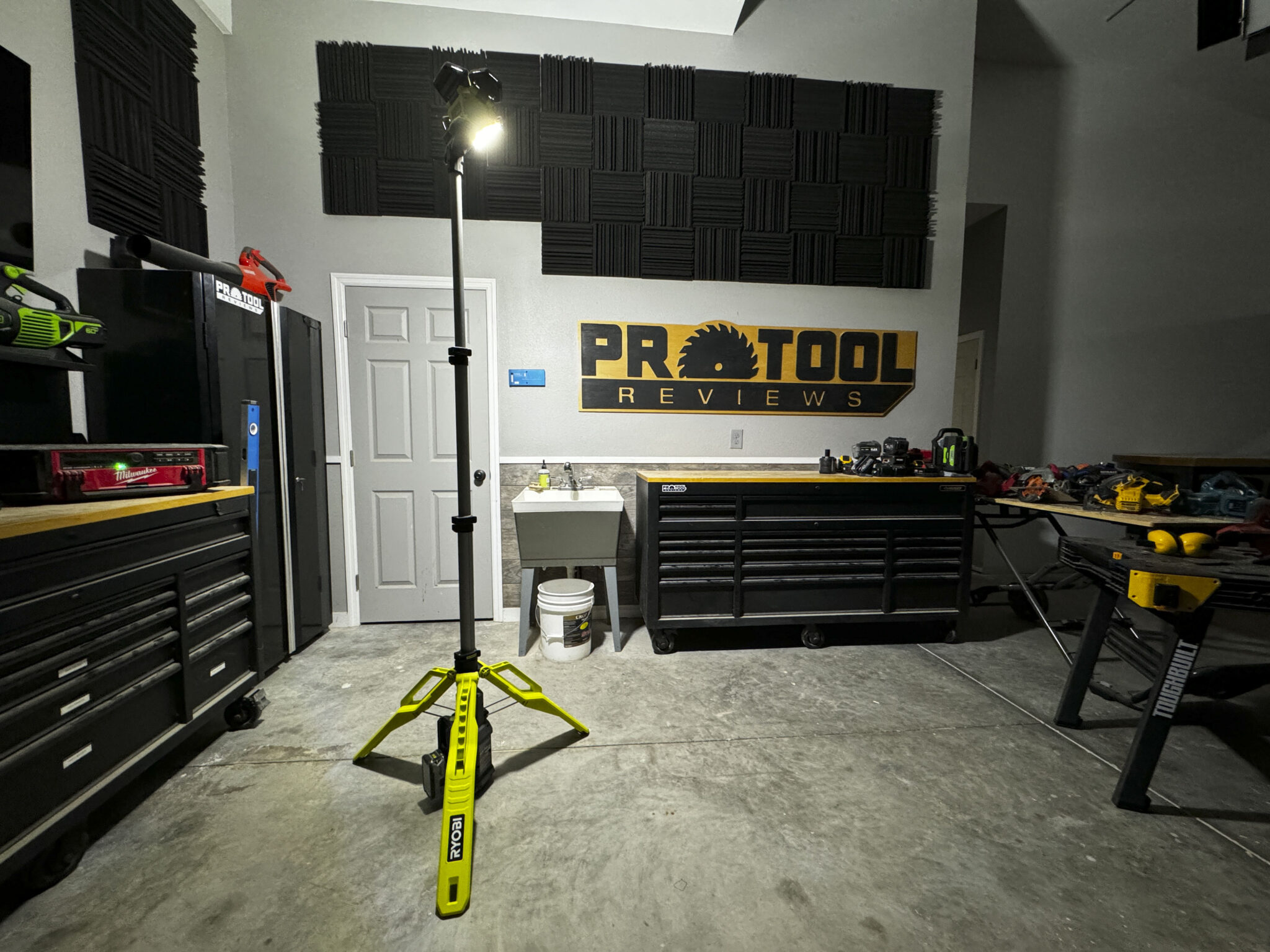 Ryobi TriPower Tripod Tower Light Review - Pro Tool Reviews