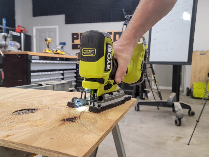 Ryobi barrel grip jigsaw in action