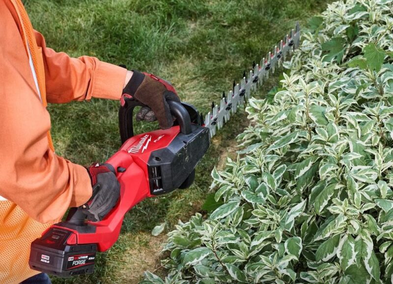 Milwaukee 30-inch Hedge Trimmer